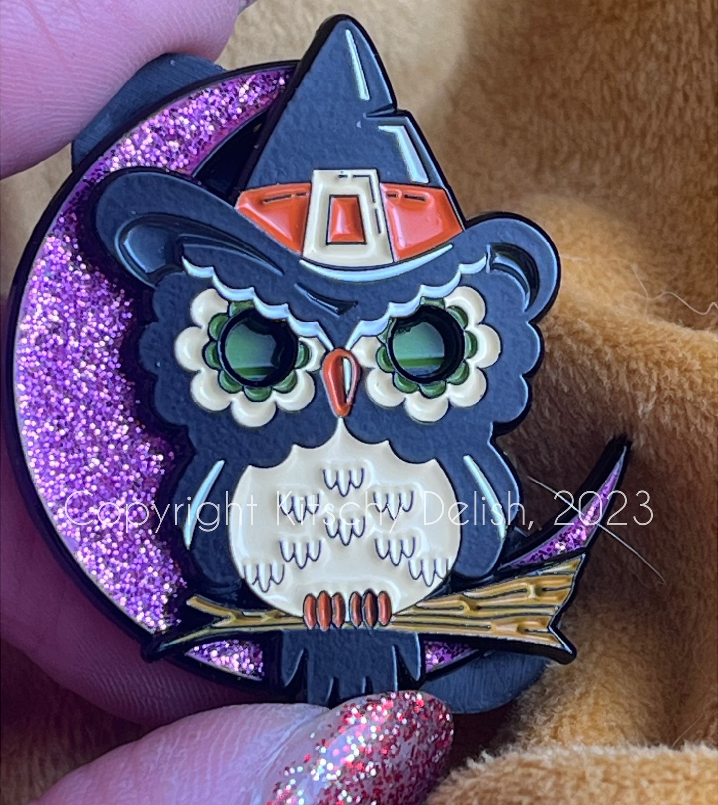 Witchy Owl, Sliding soft enamel pin with glitter