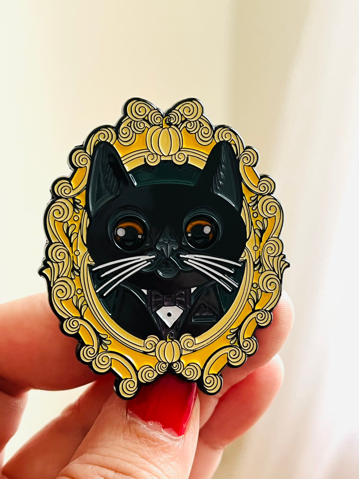 Moving eyes Cat Eyes soft enamel pin!