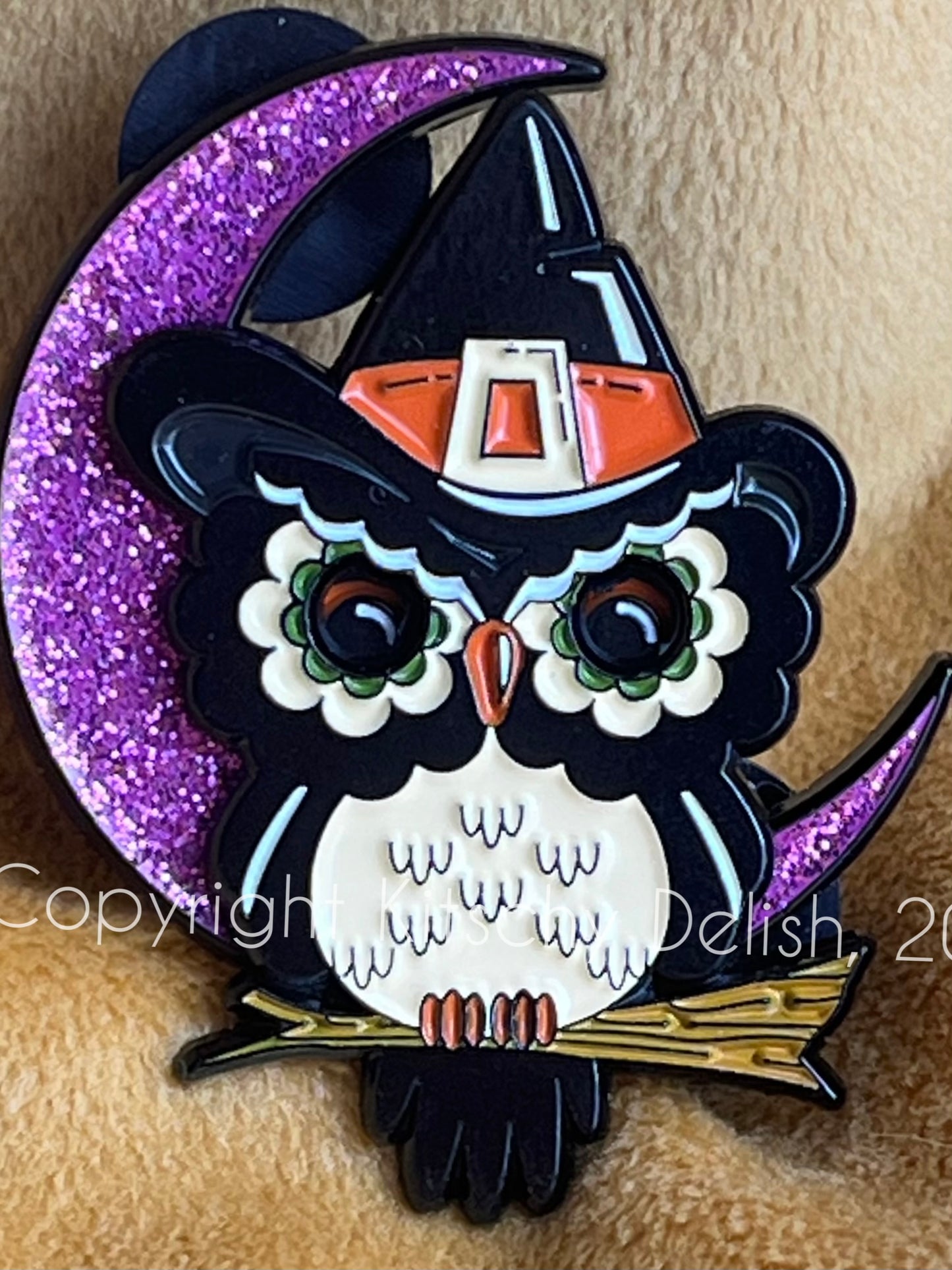 Witchy Owl, Sliding soft enamel pin with glitter